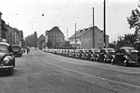Bild (3/5): So hatte es am 5. Mai 1948 in Riehen ausgesehen, als die Wolfsburger die 25 Käfer gegen Bargeld an die 25 Schweizer Händler übergaben (© AMAG, 2018)