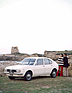 Bild (2/29): Alfa Romeo Alfasud (901A) (1972) – An mahlerischer Küste (© Zwischengas Archiv, 2021)