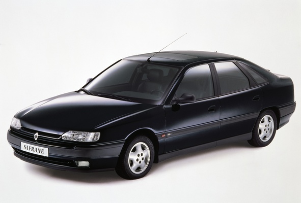 Bild (1/15): Renault Safrane 3.0i V6 RXE (1992) – Bevor 1999 der Vierventiler-V6 kam die stärkste Motorisierung (vom Biturbo abgesehen) (© Werk/Archiv, 1992)