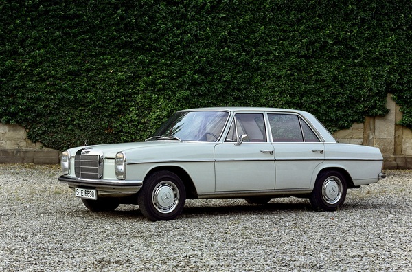 Bild (1/18): Mercedes Benz 200 (1967) (© Werk/Archiv, 2017)