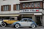 Bild (4/5): VW Käfer (1963) - nur die Digitaluhr verrät die Neuzeit, der Vorkriegsoldtimer hinter dem VW sicherlich nicht - O-iO 2016 (© Bruno von Rotz, 2016)