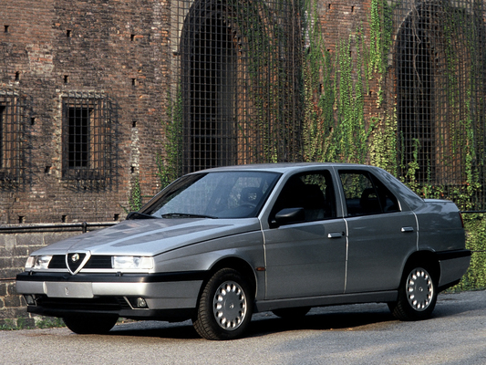 Bild (1/13): Alfa Romeo 155 2.0 TS 8V (1992) – mit dem grösseren der beiden Twin-Spark-Vierzylindern ausgestattet (© Zwischengas Archiv, 1992)