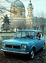 Bild (7/28): Fiat 127 (1971) - Vor imposantem Kuppelbau (© Mark Siegenthaler, 2021)