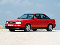 Bild (1/12): Audi S2 Limousine (1993) - in sportlichem Rot (© Zwischengas Archiv)