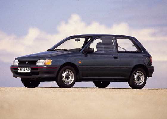 Bild (1/7): Ich werde 30: Toyota Starlet 1,3 - 3-türig (1990) (© SwissClassics, 1990)