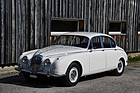 Bild (3/8): Daimler V8-250 Saloon (1968) - als Lot 28A an der Versteigerung der Oldtimer Galerie in Toffen am 28. März 2020 (© Oldtimer Galerie Toffen, 2020)