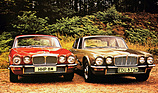 Bild (11/11): Jaguar XJ und Daimer Sovereign (1974) (© Werk/Archiv, 2023)
