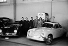Bild (2/4): Porsche 356 (1949) - Das erste Cabriolet vom Typ 356 wird mit dem ersten Typ 356 Coupé am 17. März 1949 am Genfer Automobilsalon ausgestellt (© Porsche AG/Porsche Schweiz AG, 1949)