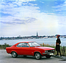 Bild (3/14): Opel Manta A (1970) - Ein Manta mit Frau nebenan (© Opel Archiv / Werk, 1970)