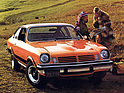 Bild (10/12): Chevrolet Vega GT Hatchback Coupe (1974) - Die beiden Damen schauen sich die Karte an (© Zwischengas Archiv, 1974)