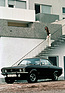 Bild (13/14): Opel Manta A Berlinetta 1972 Manta vor einer Treppe mit einer Frau drauf () - (© Opel Archiv / Werk)
