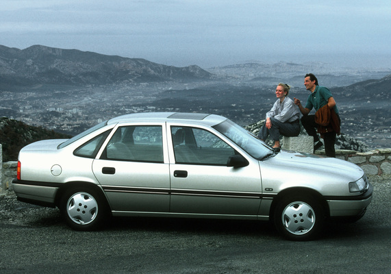Bild (1/7): Opel Vectra CD 1988 - Ich werde 30 - Opel Vectra (© Zwischengas Archiv, 1988)