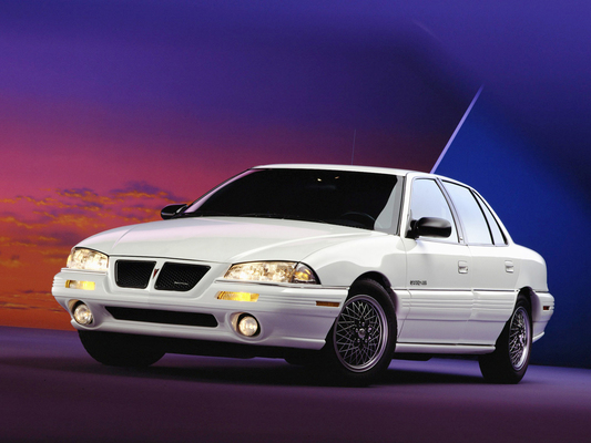 Bild (1/11): Pontiac Grand Am Sedan (1992) – Mit Pontiac-typischem Doppelgrill (© Werk/Archiv, 1992)