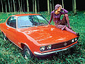 Bild (5/14): Opel Manta A (1972) - Ein Opel Manta mit schöner Frau auf der Motorhaube (© Opel Archiv / Werk, 1972)
